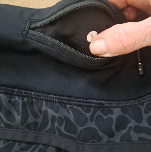Lululemon Run Speed  2way stretch  Cheetah print Shorts Sz8 EUC - Picture 6 of 6
